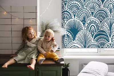 Fensterrollo mit blauem Muster
