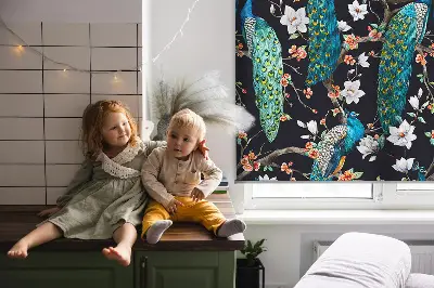 Fensterrollo mit Pfau und Blumenmotiv