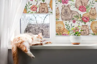 Fensterrollo mit dem Motiv eines Hundes zwischen Blumen