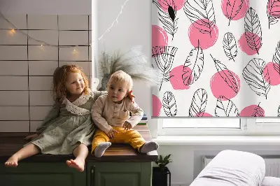 Rollo mit Federn und rosa Punkten