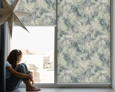 Fensterrollo für den Innenbereich mit einer Skizze einer Pflanze auf farbigem Hintergrund