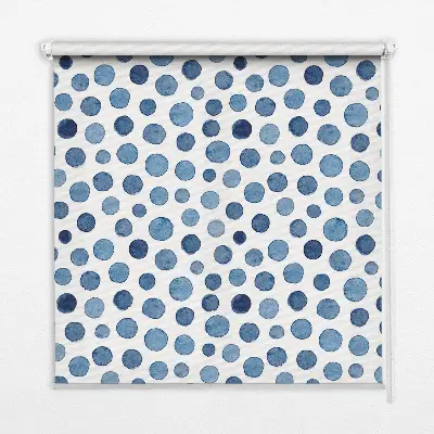 Fensterrollo mit blauem Punktemuster