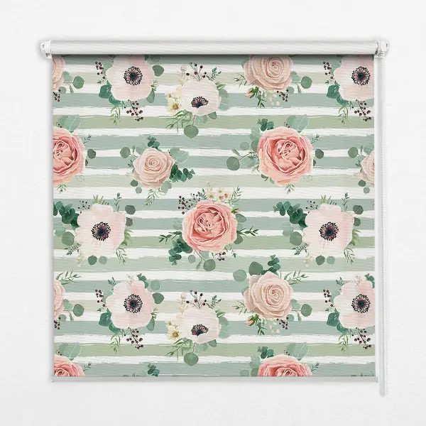 Fensterrollo mit Rosen auf grünen horizontalen Streifen