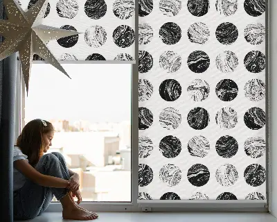 Fensterrollo in der Ausführung Graniträder