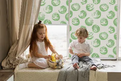Fensterrollo mit Motiv von Pflanzen die sich in grünen Kreisen spiegeln
