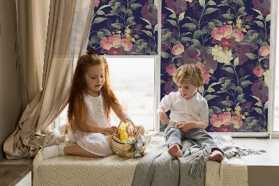 Fensterrollo mit Blumenmuster