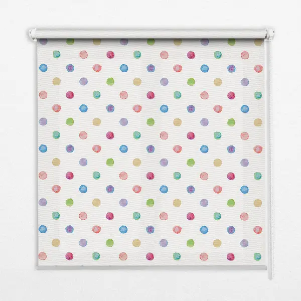 Fensterrollo mit bunten Punkten