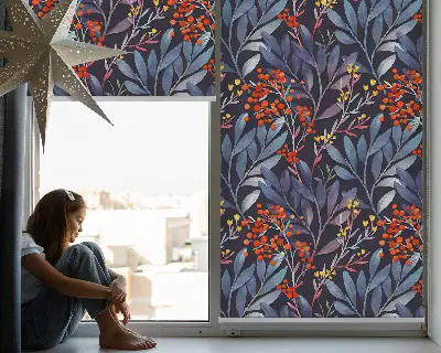 Rollo Fenster mit Motiv aus dunklen Blättern und Eberesche