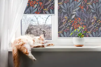 Rollo Fenster mit Motiv aus dunklen Blättern und Eberesche