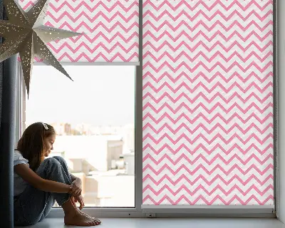 Fensterrollo innen mit horizontalem rosa Zickzackmuster