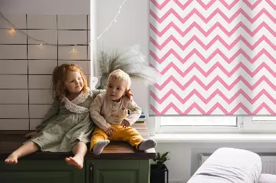 Fensterrollo innen mit horizontalem rosa Zickzackmuster