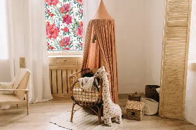 Fensterrollo mit Motiv roter Blüten