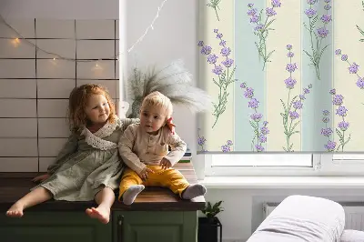Rollo mit lila Blütenmotiv