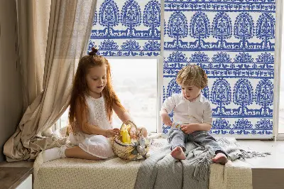 Fensterrollo für den Innenbereich mit blauem Muster