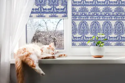 Fensterrollo für den Innenbereich mit blauem Muster