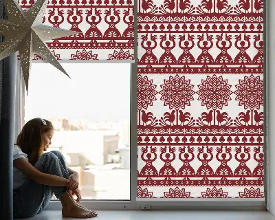 Fensterrollo mit braunem Muster