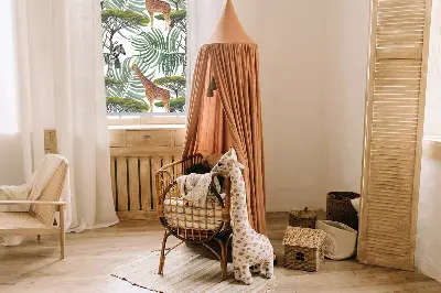 Fensterrollo mit Motiv von Tieren und Bäumen