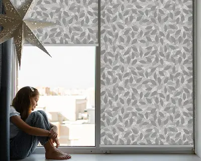 Fensterrollo mit Motiv in grauen Blättern