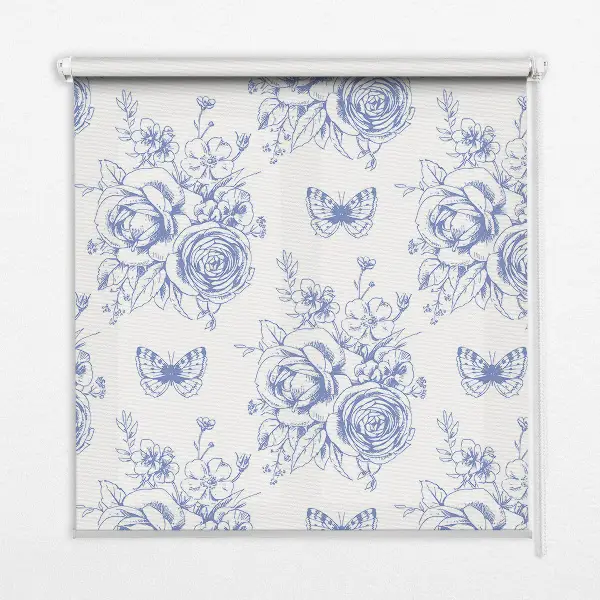 Rollo mit blauen Blumen und Schmetterlingen