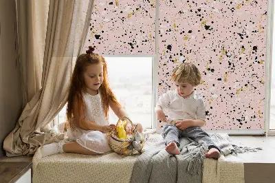 Fensterrollo mit Motiv von Farbflecken auf rosa Hintergrund