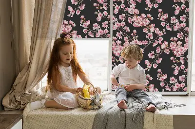 Fensterrollo für den Innenbereich mit Motiv von Blüten am Baum