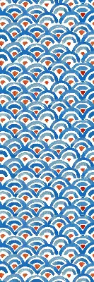 Fensterrollo mit buntem Schuppenmuster