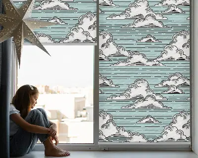 Fensterrollo für innen mit Wolkenmotiv