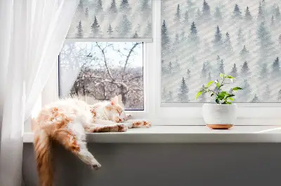 Fensterrollo für den Innenbereich mit einem Motiv von Wald im Nebel