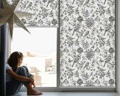 Rollo fenster mit Motiv von gezeichneten Vögeln und Pflanzen