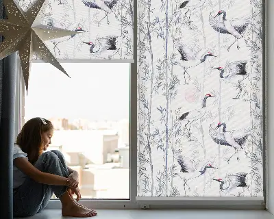 Fensterrollo mit Motiv von Reihern und Bäumen