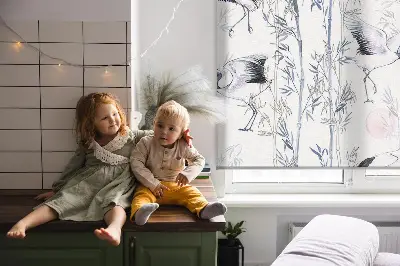 Fensterrollo mit Motiv von Reihern und Bäumen