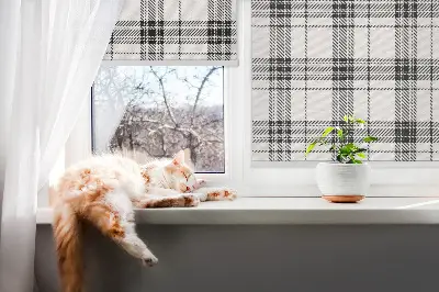 Fensterrollo in grauem Tartanmuster