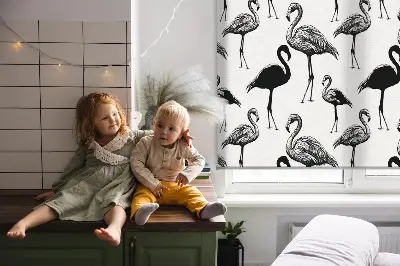 Fensterrollo für den Innenbereich mit schwarzem Flamingomuster