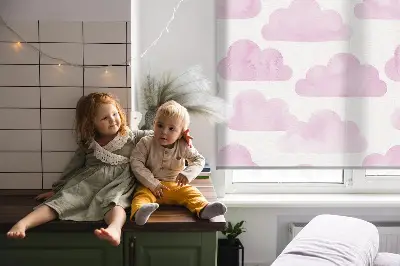 Fensterrollo für den Innenbereich mit rosa Wolkenmotiv