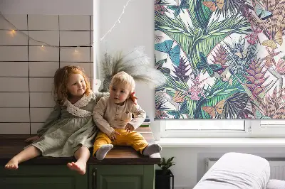Fensterrollo mit Motiv von Schmetterlingen auf Blumen