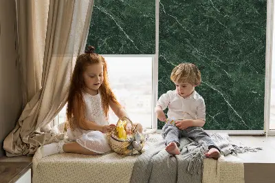 Fensterrollo für den Innenbereich mit grünem Marmor Design