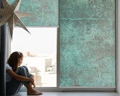 Fensterrollo in der Farbe Grün aus Blech