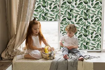 Fensterrollo mit herbstlichem Motiv fallender Blätter für den Innenbereich
