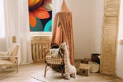 Fensterrollo mit abstraktem Blumenmotiv
