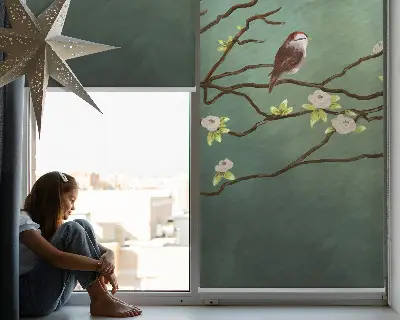 Fensterrollo mit dem Motiv von Vögeln auf einem Ast