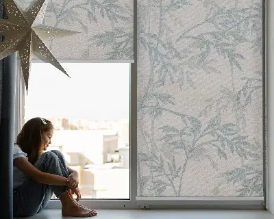 Fensterrollo mit Blättermotiv