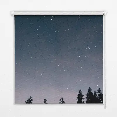 Fensterrollo für den Innenbereich mit Sternenhimmel-Motiv