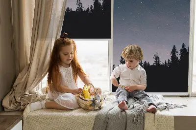 Fensterrollo für den Innenbereich mit Sternenhimmel-Motiv
