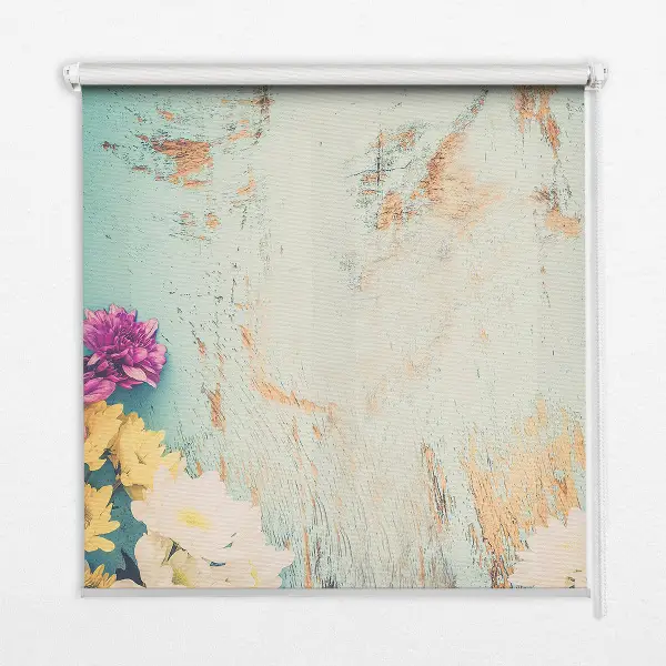 Fensterrollo mit Motiv von Blumen auf blauem Hintergrund