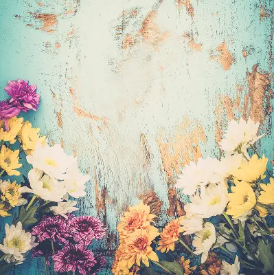 Fensterrollo mit Motiv von Blumen auf blauem Hintergrund