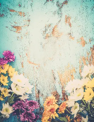 Fensterrollo mit Motiv von Blumen auf blauem Hintergrund