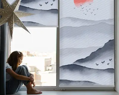 Fensterrollo mit Motiv Berge im Nebel für den Innenbereich