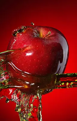 Verdunkelungsrollo Roter Apfel in der Tiefe