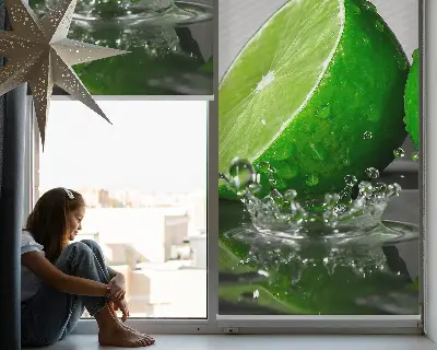 Rollo lichtundurchlässig Limetten im Wasser
