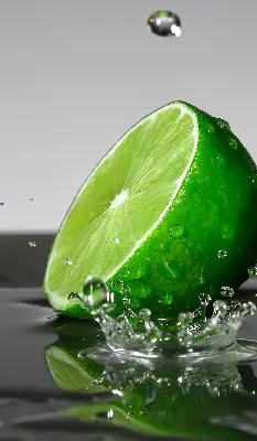 Rollo lichtundurchlässig Limetten im Wasser